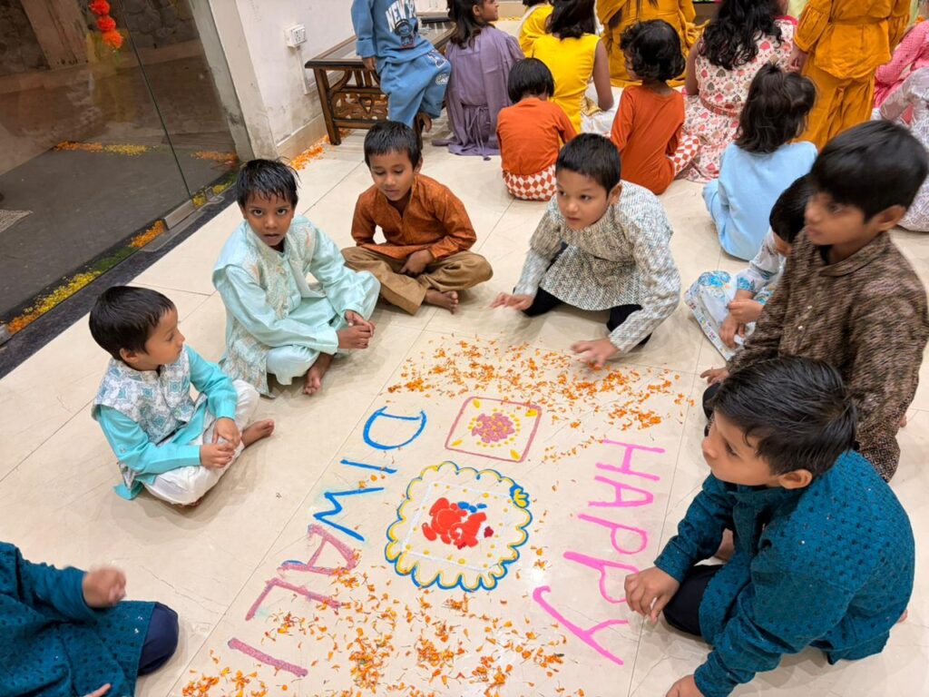 kids enjoying diwali